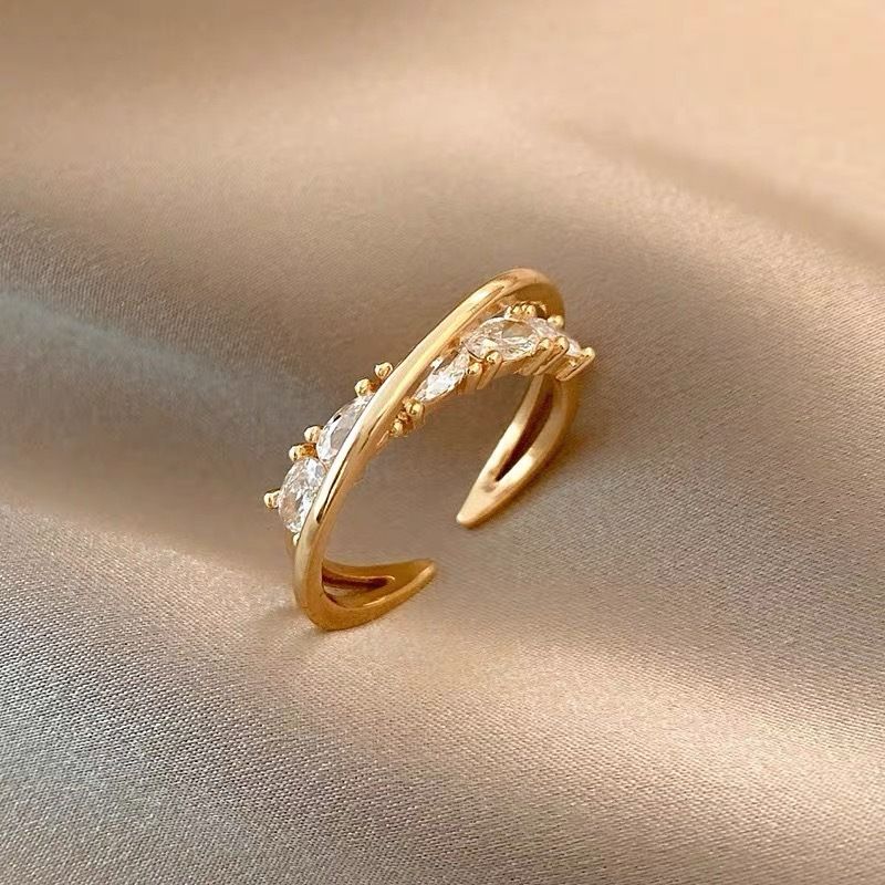 Double-layered marquise zircon ring