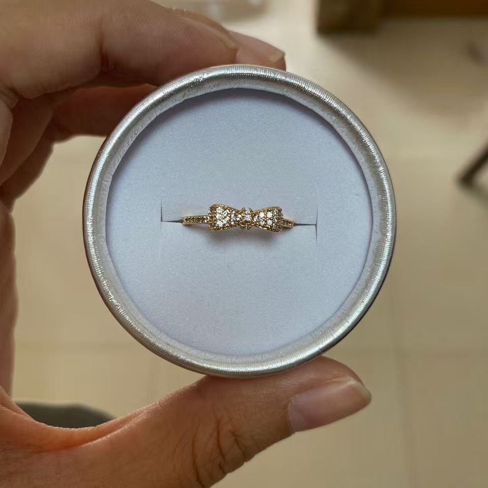 Rose gold bow ring