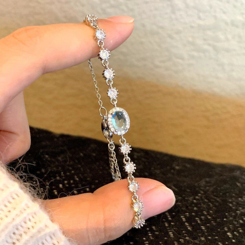 Zircon flower bracelet