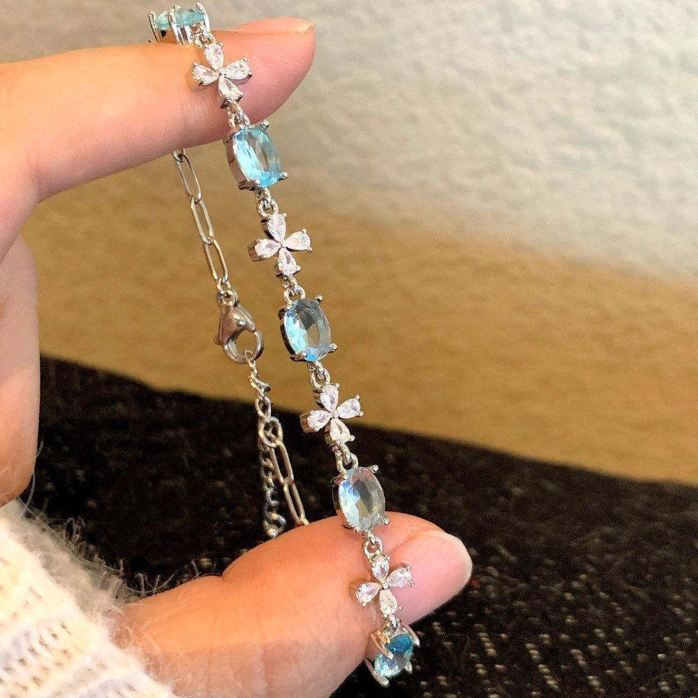 Zircon flower bracelet