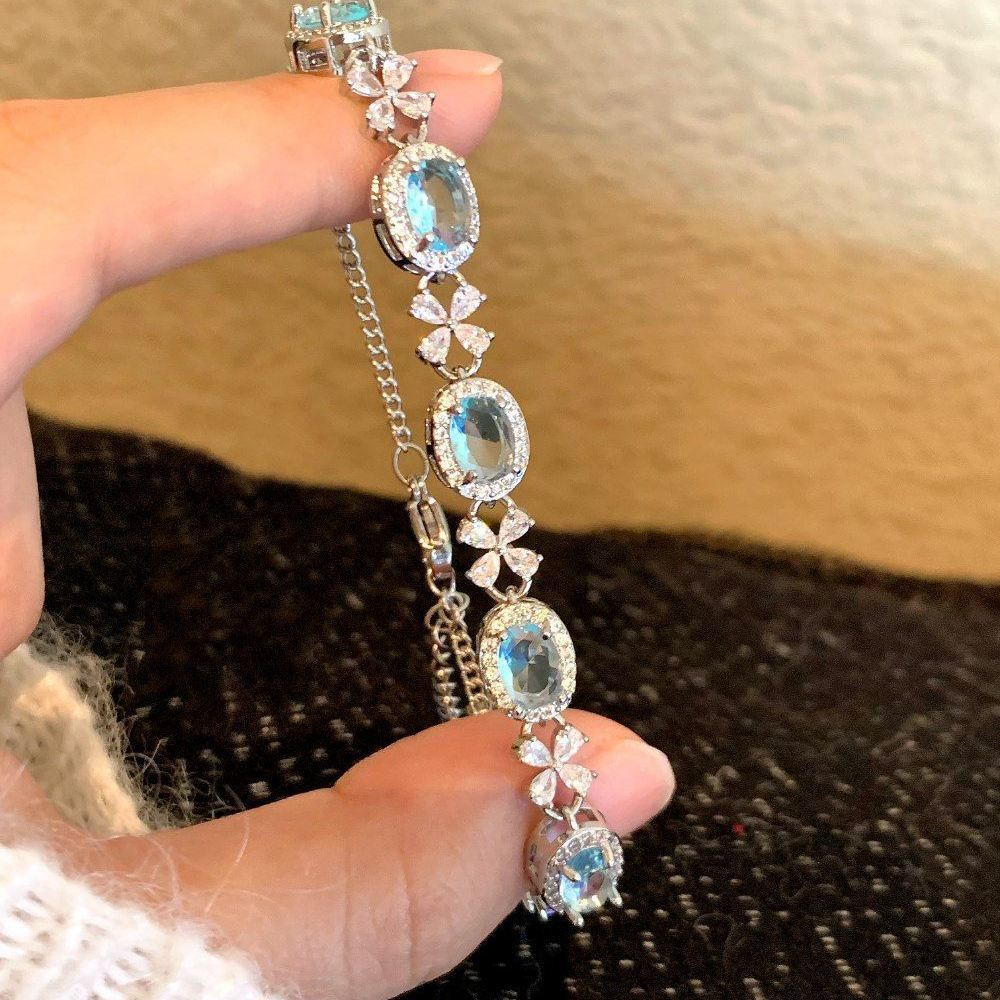 Zircon flower bracelet
