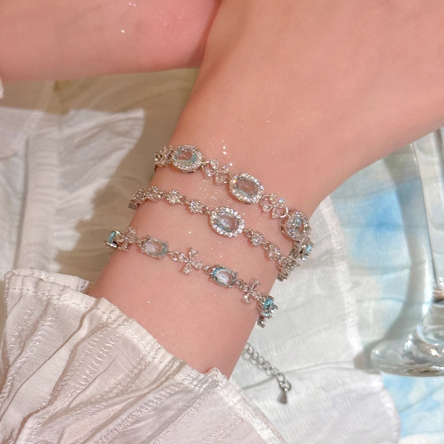 Zircon flower bracelet