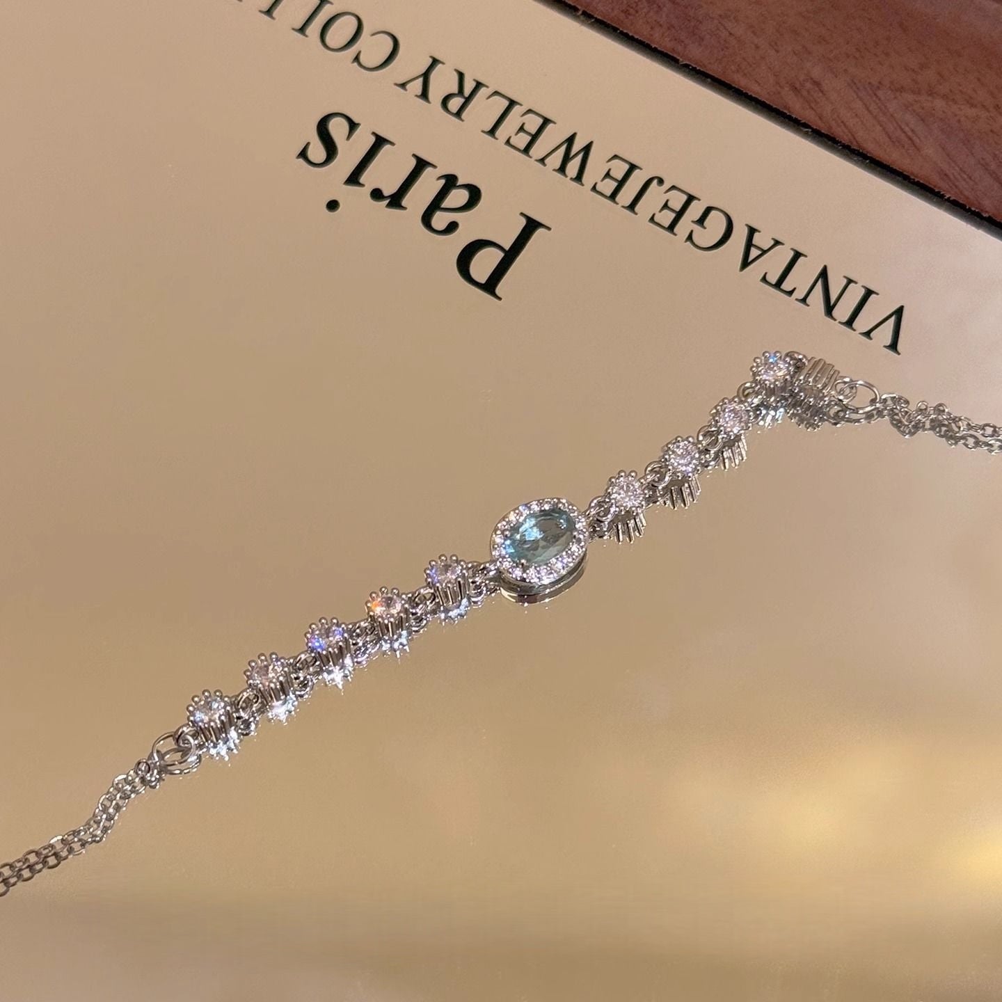 Zircon flower bracelet