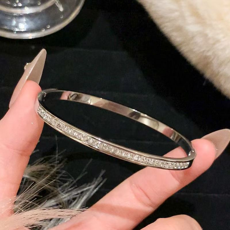 Classic style bracelet