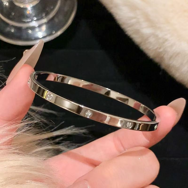 Classic style bracelet