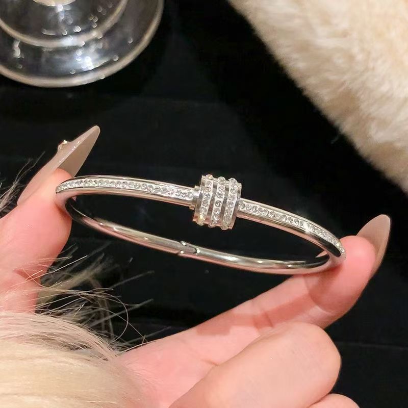 Classic style bracelet