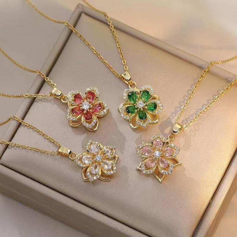 Rotatable Four-Leaf Clover Necklace