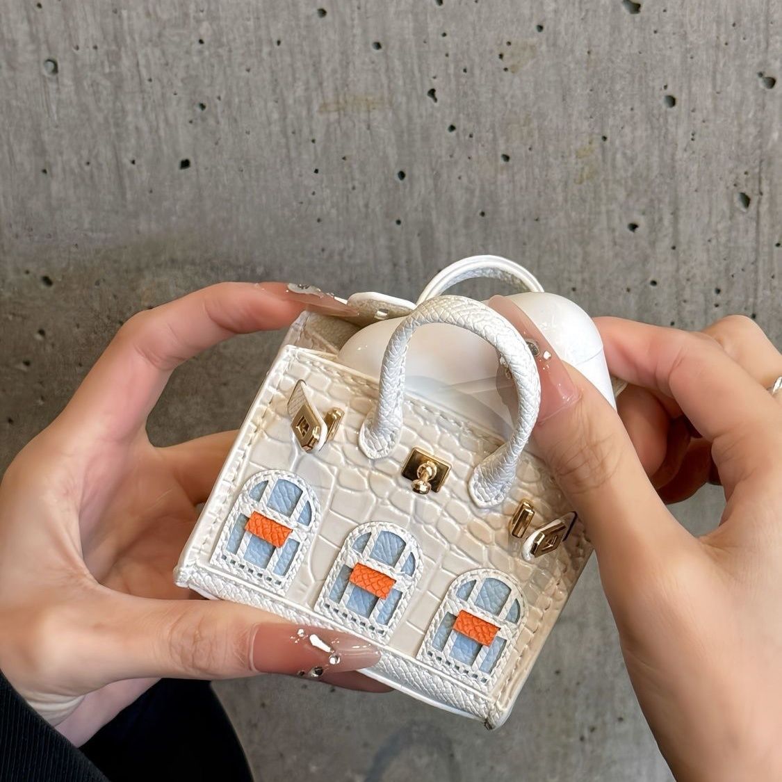 Mini house pendant bag