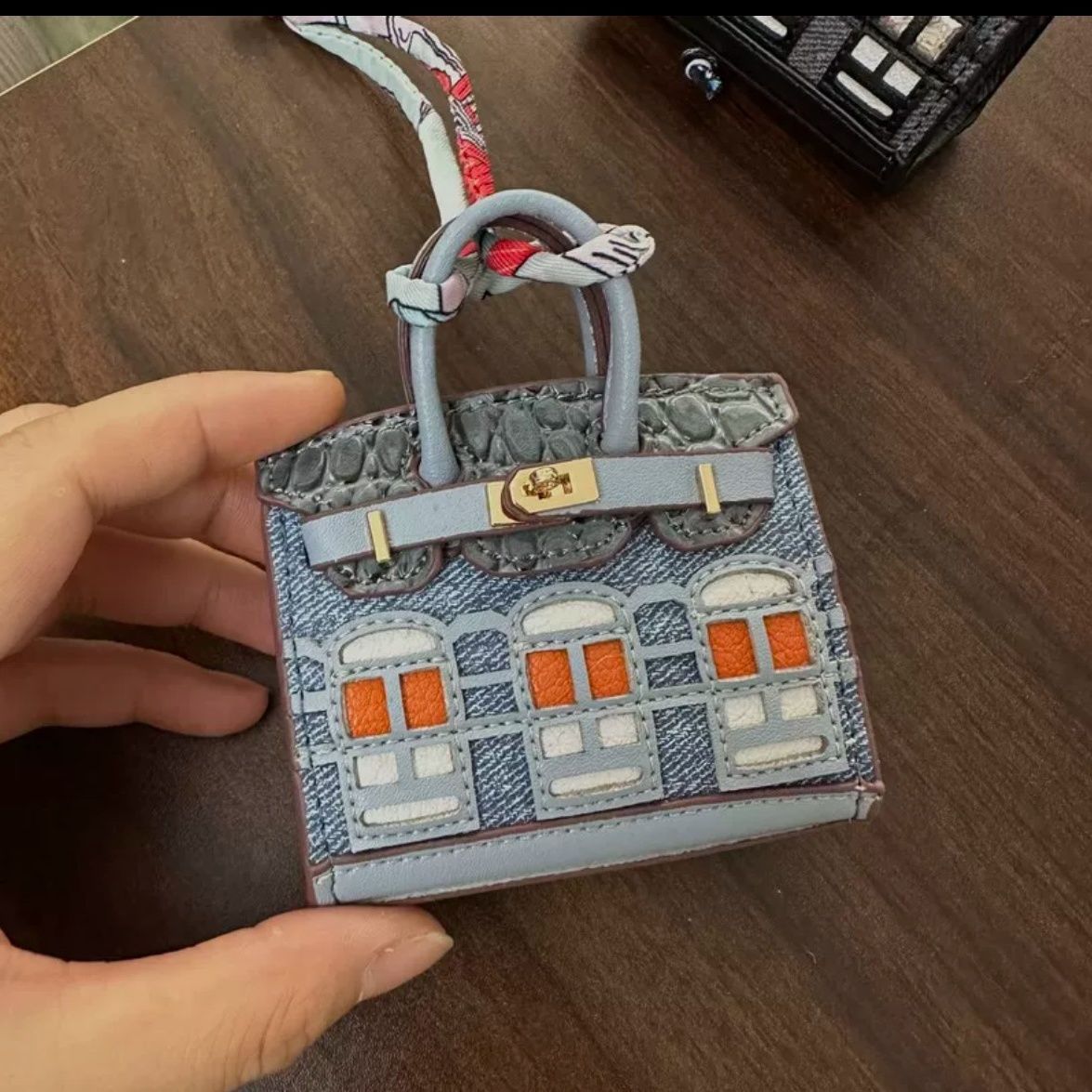 Mini house pendant bag