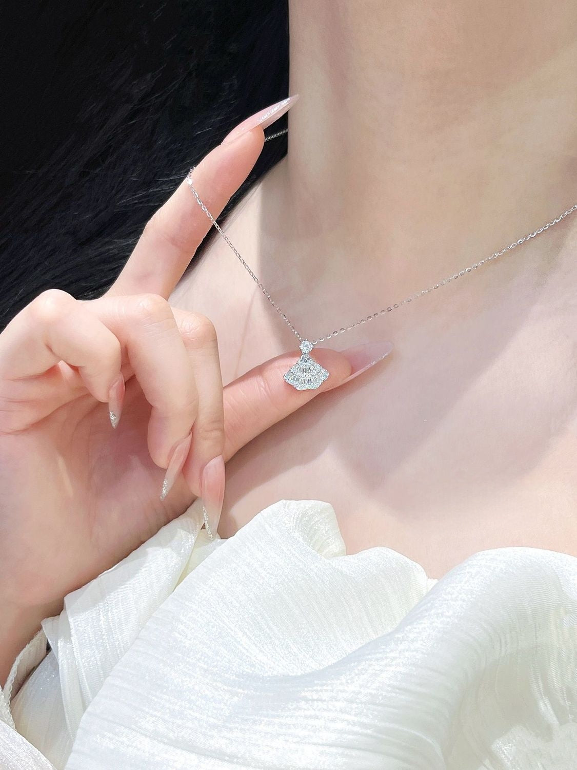 Full Diamond Fan-Shaped Skirt Necklace